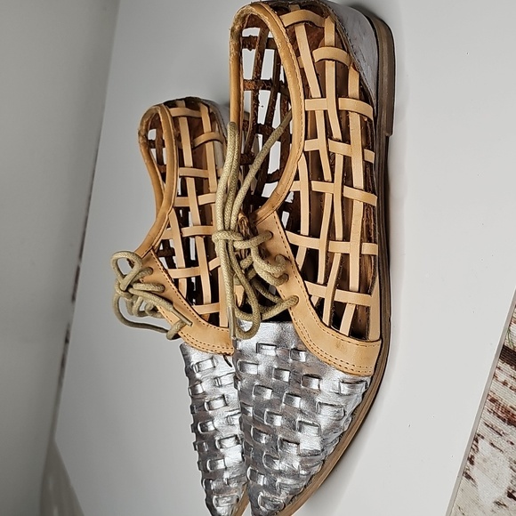 Coconuts by Matisse Gimlet Woven Lace Up Oxfords Tan/silver - Picture 3 of 10